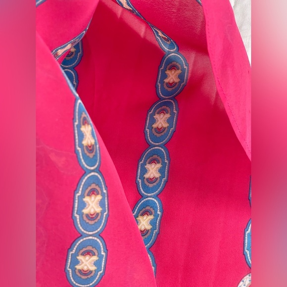 Hale Bob Oversized kimono top with front v-neck XS
100% Silk pink background - Picture 7 of 10